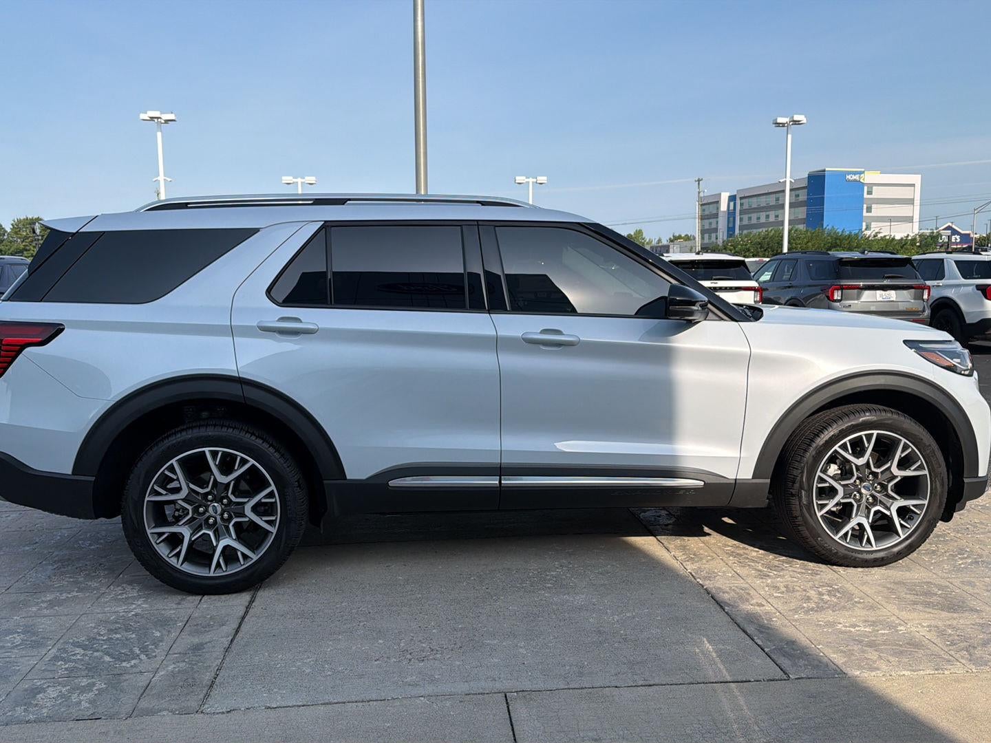 2025 Ford Explorer Platinum