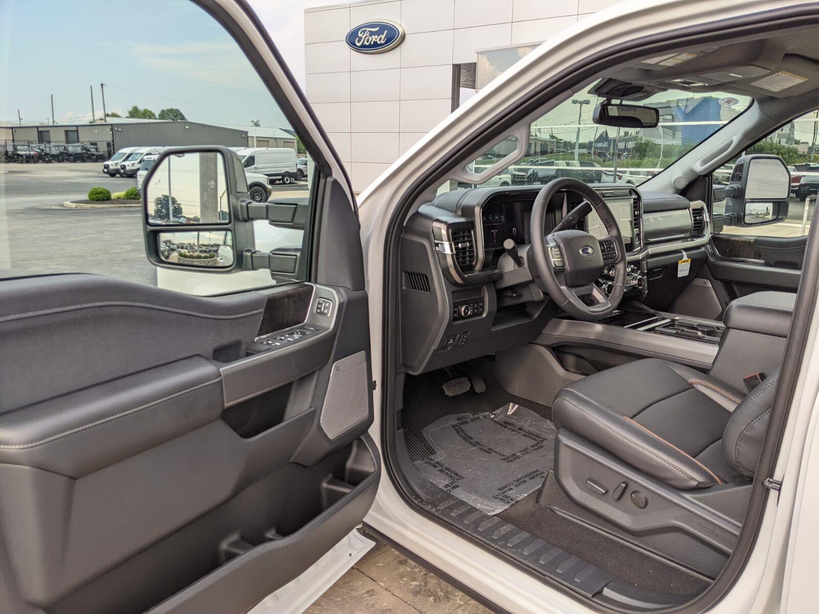 2026 Ford Super Duty F-350 Lariat