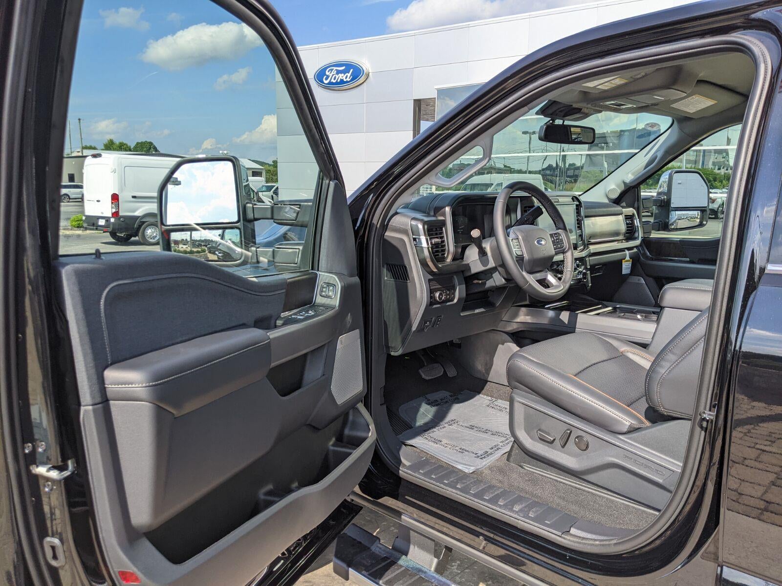 2026 Ford Super Duty F-350 SRW LARIAT