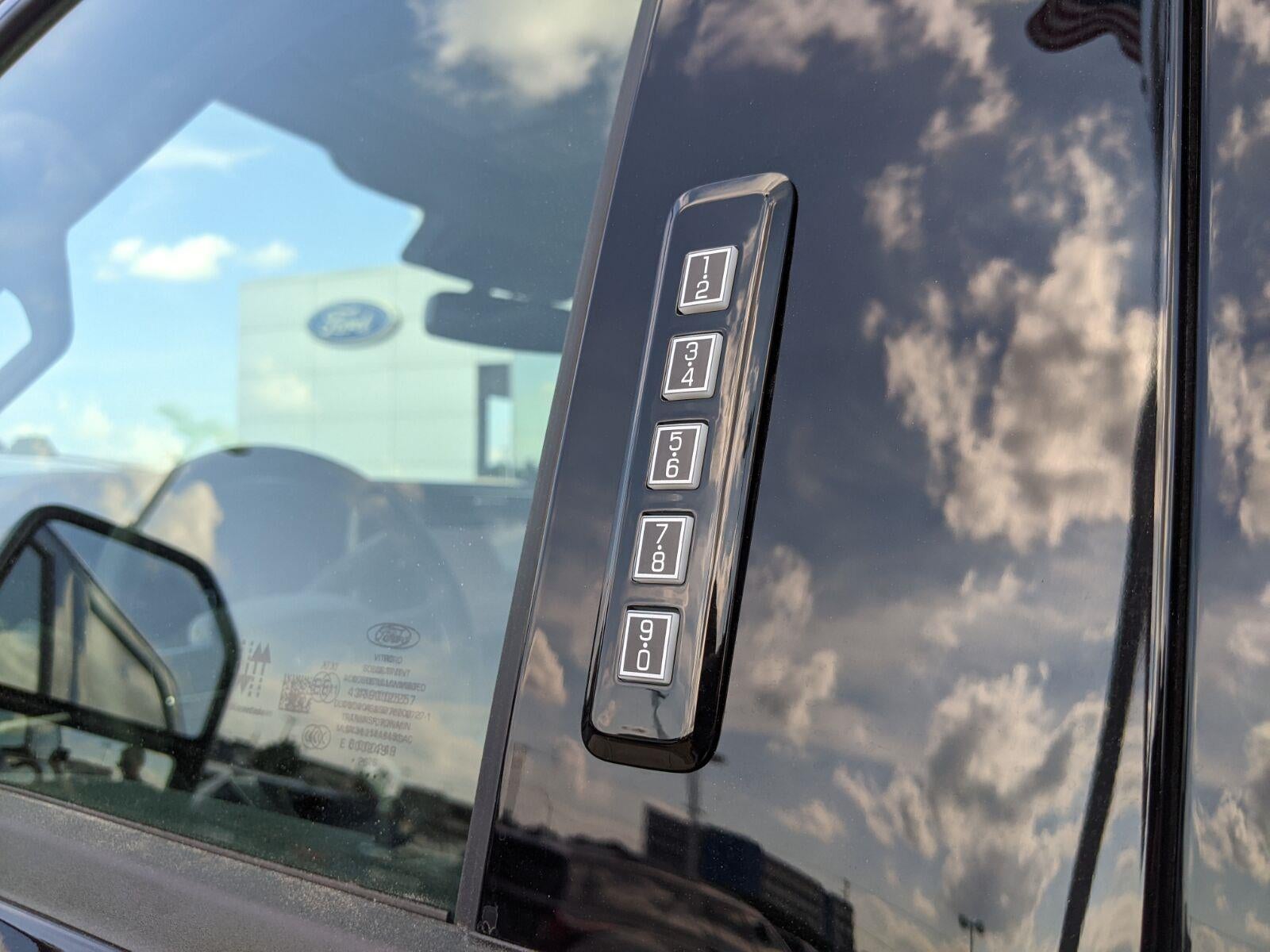 2026 Ford Super Duty F-350 SRW LARIAT