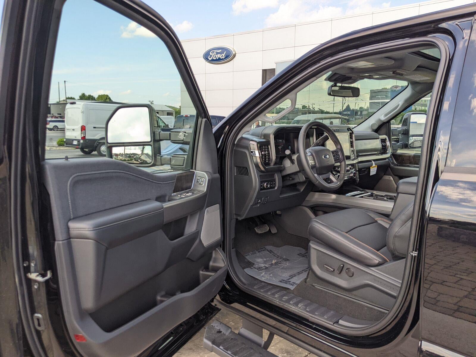 2026 Ford Super Duty F-350 SRW LARIAT