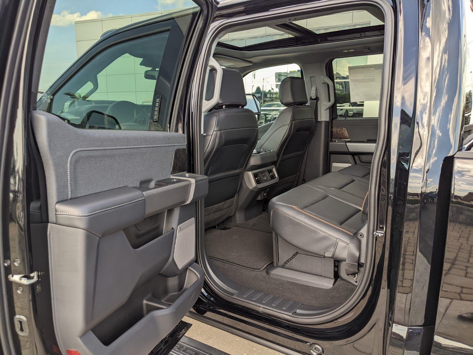 2026 Ford Super Duty F-350 SRW LARIAT