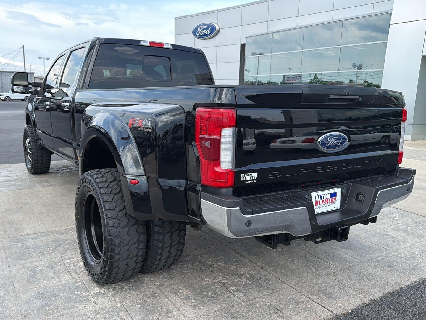 2018 Ford Super Duty F-350 DRW Lariat