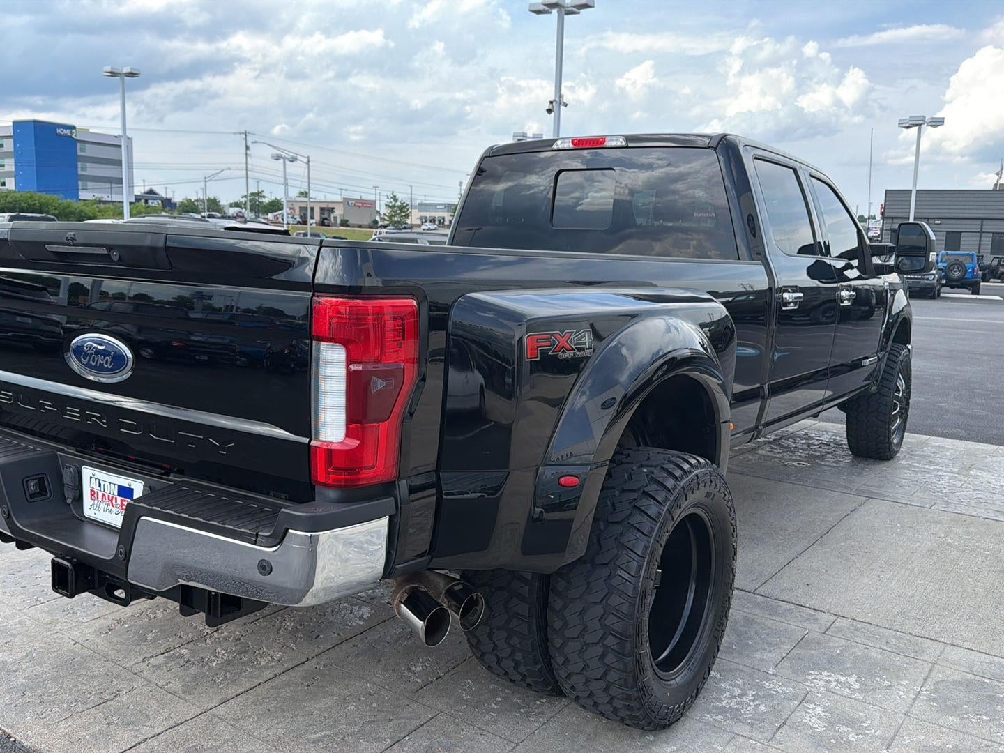 2018 Ford Super Duty F-350 DRW Lariat