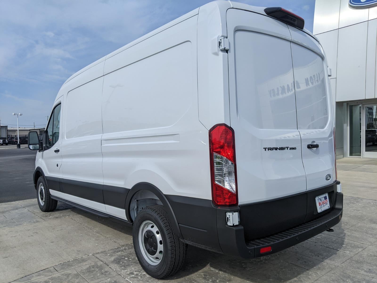 2026 Ford Transit Cargo Van T-250 148 MED RF 9150 GV