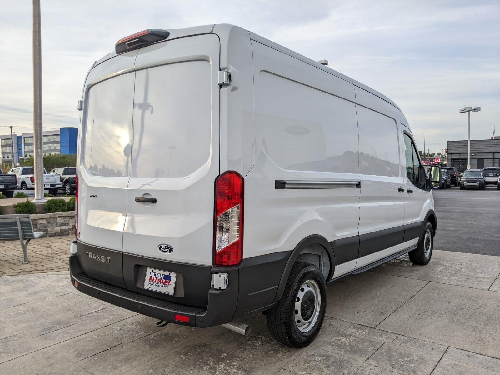 2027 Ford Transit Cargo Van T-250 148 MED RF 9150 GV