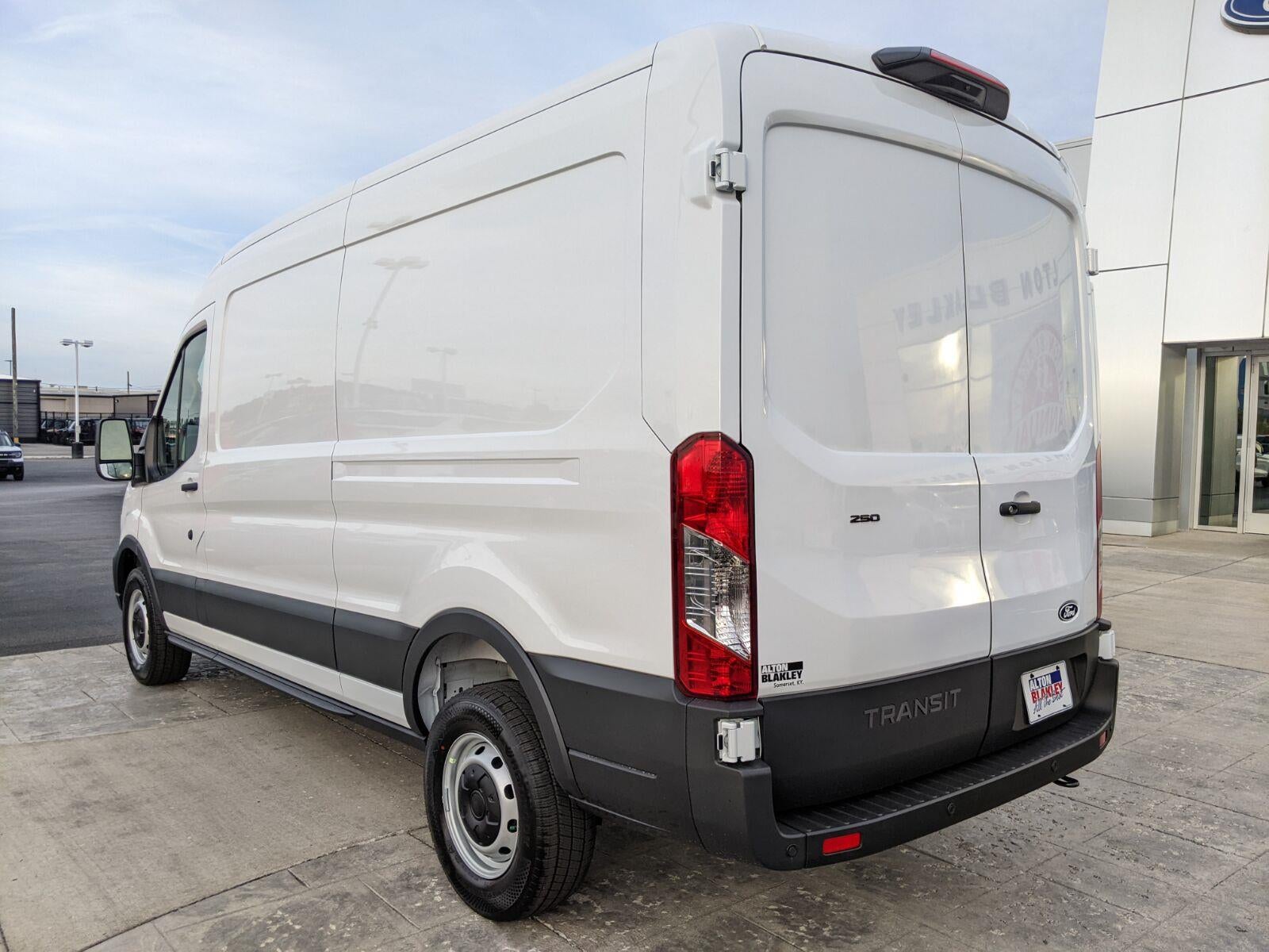 2027 Ford Transit Cargo Van T-250 148 MED RF 9150 GV