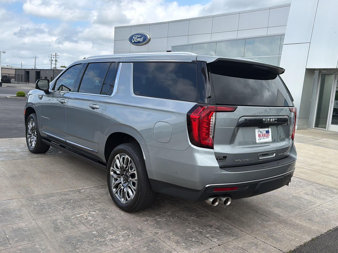 2024 GMC Yukon XL Denali Ultimate