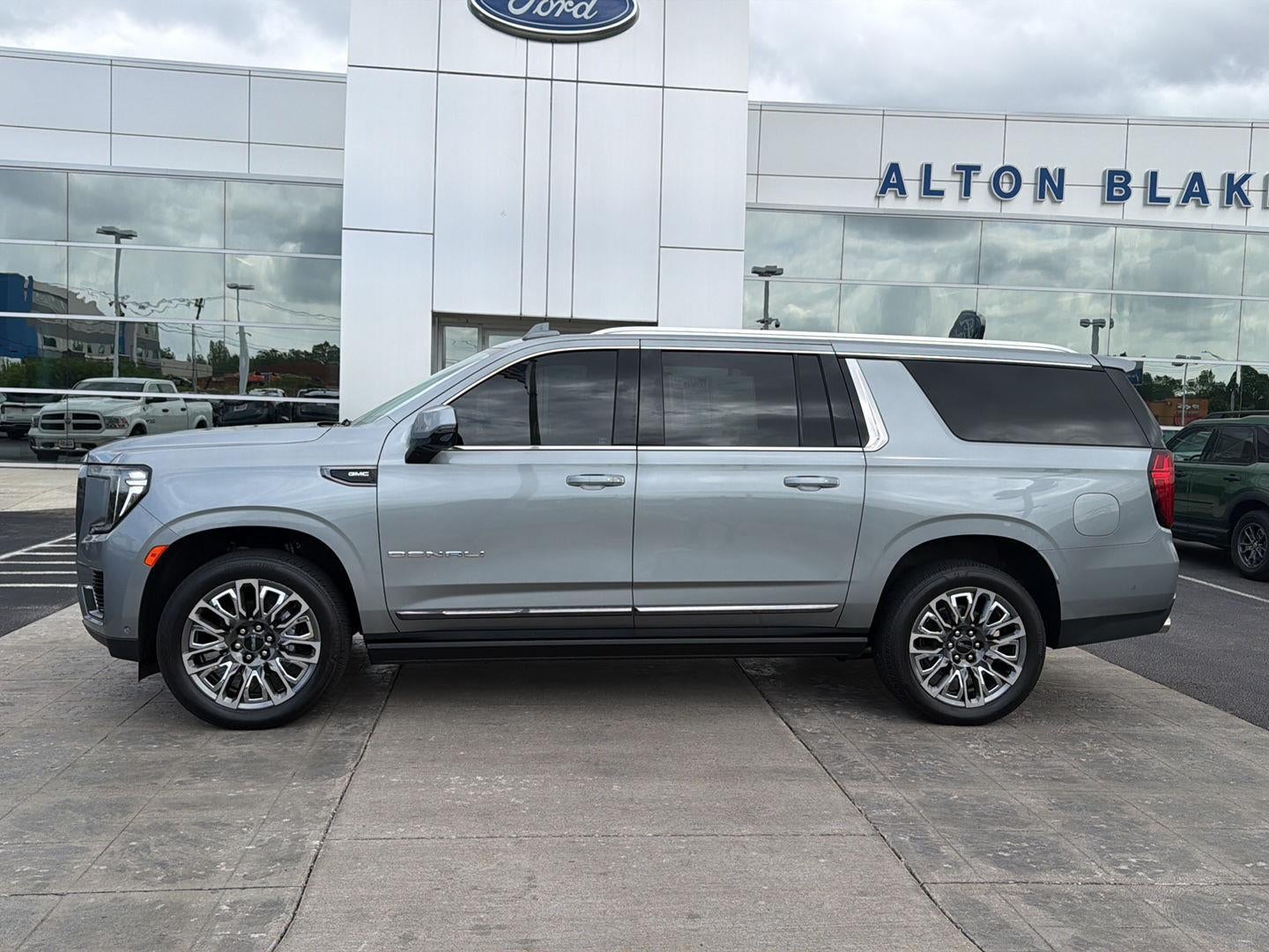 2024 GMC Yukon XL Denali Ultimate