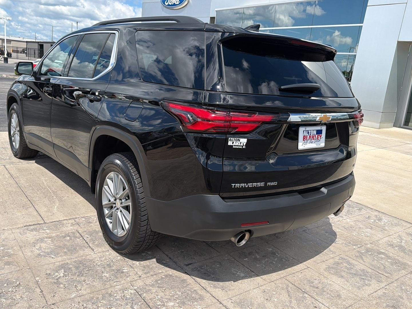 2023 Chevrolet Traverse LT Cloth