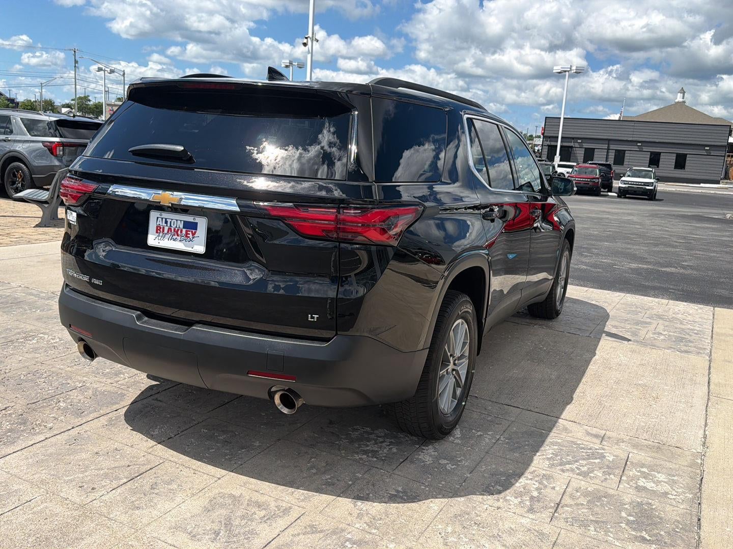 2023 Chevrolet Traverse LT Cloth