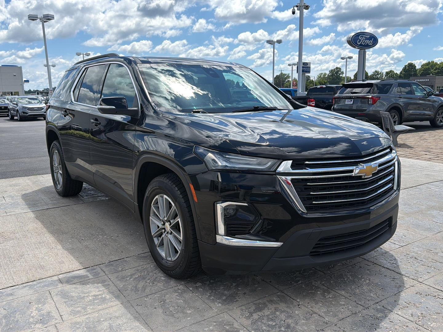 2023 Chevrolet Traverse LT Cloth