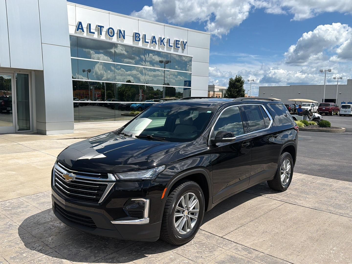2023 Chevrolet Traverse LT Cloth