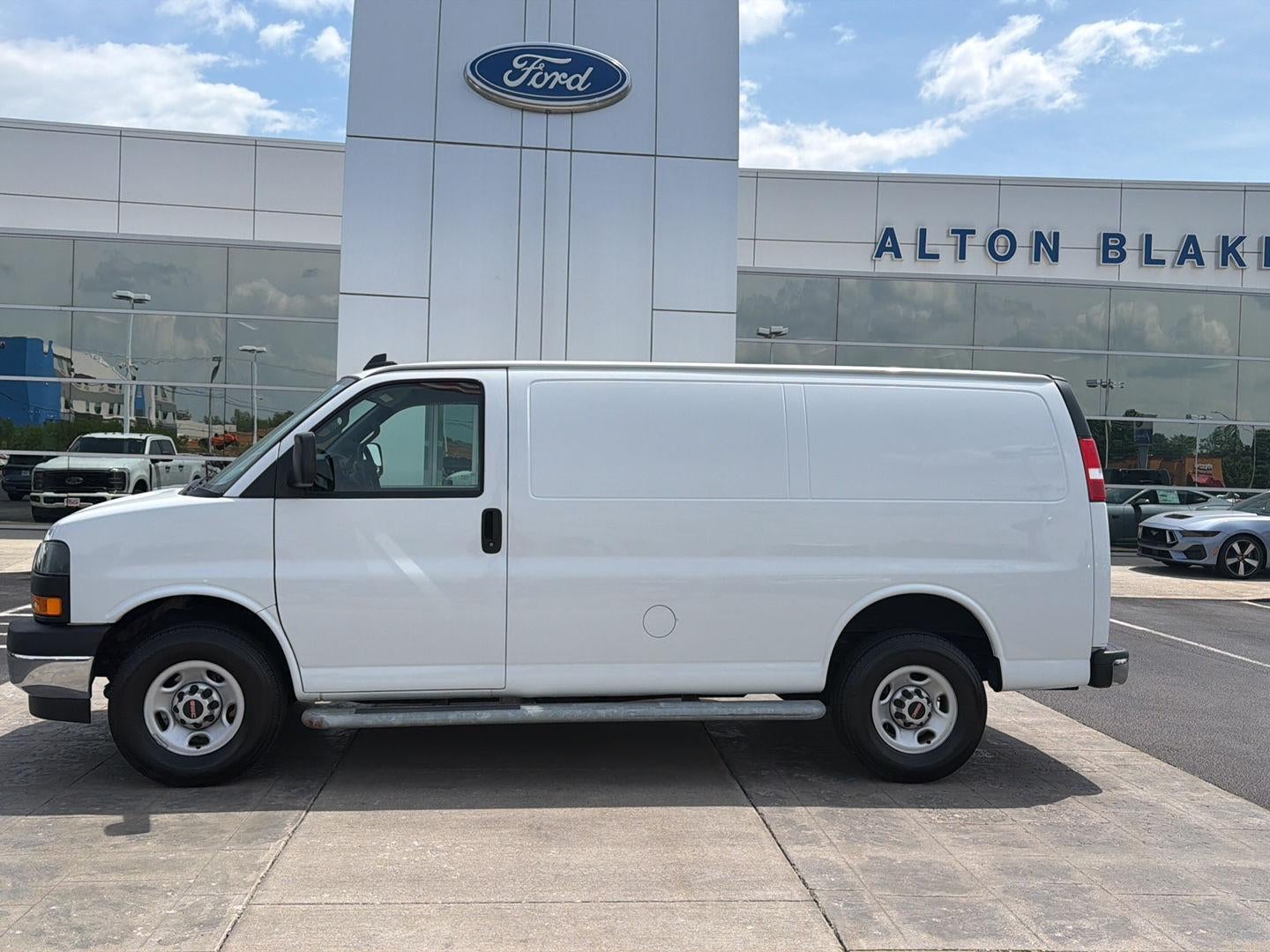 2021 GMC Savana Cargo Van RWD 2500 135