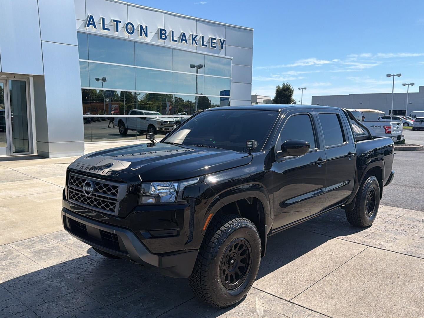 2024 Nissan Frontier SV