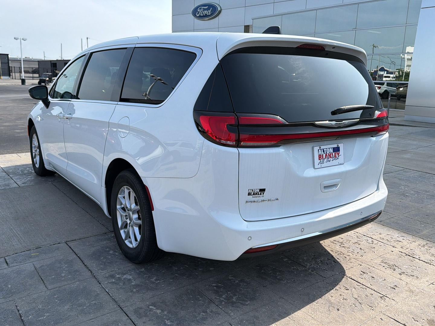 2024 Chrysler Pacifica Touring L