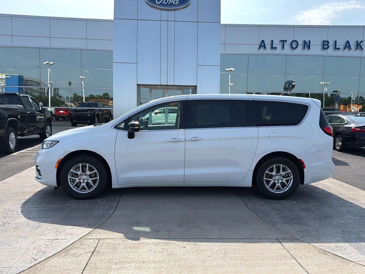 2024 Chrysler Pacifica Touring L
