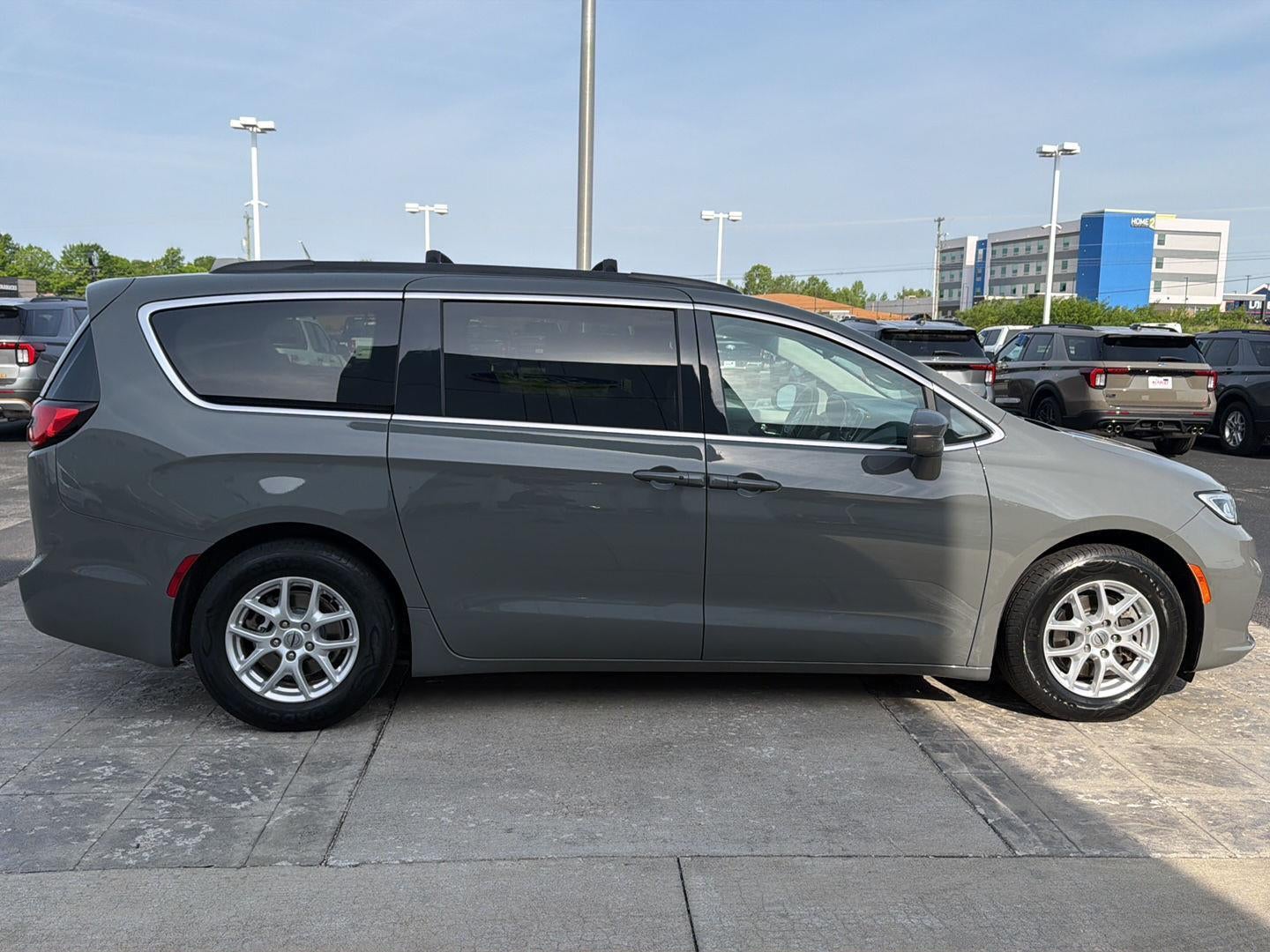 2022 Chrysler Pacifica Touring L