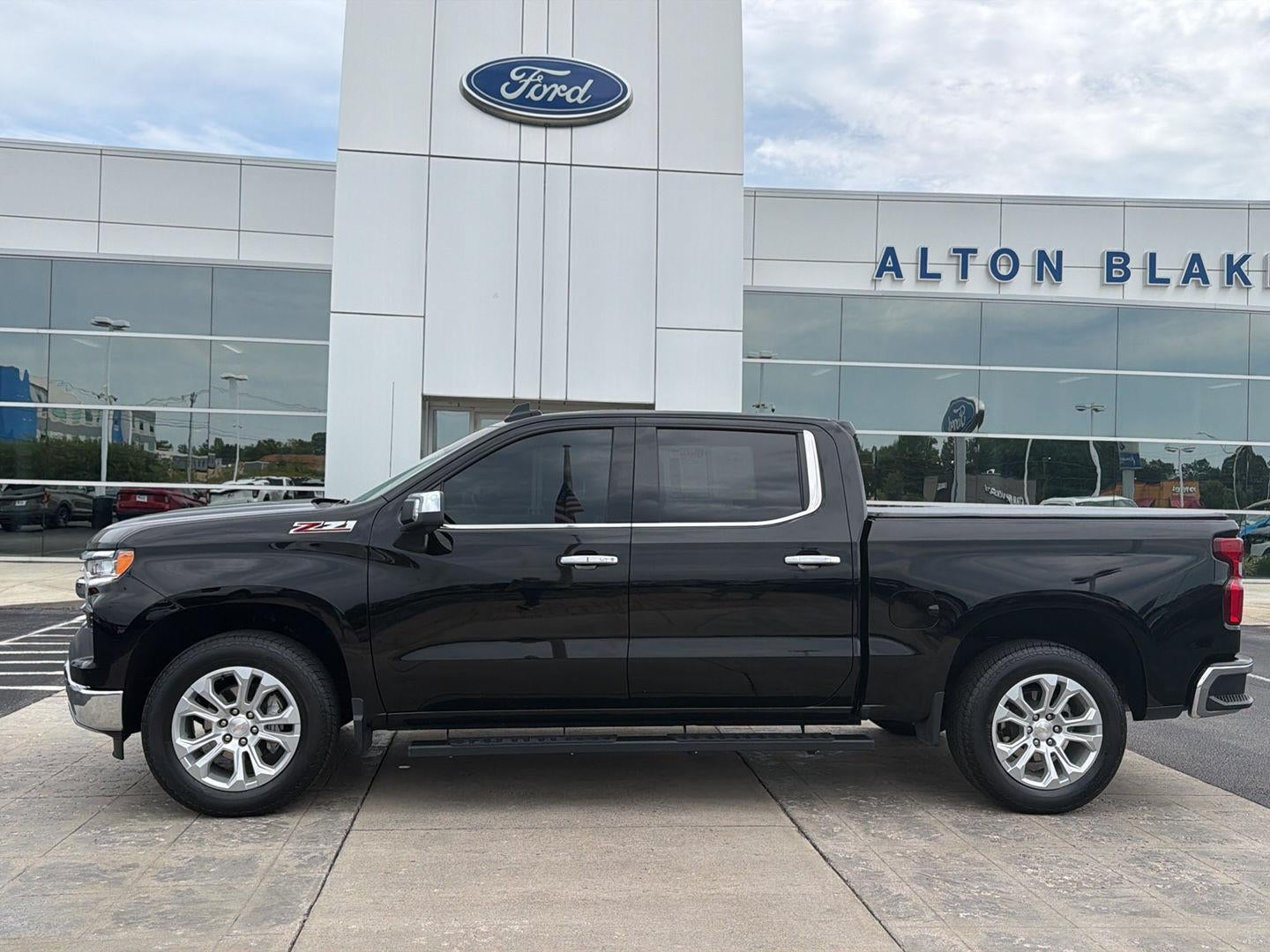2024 Chevrolet Silverado 1500 LTZ