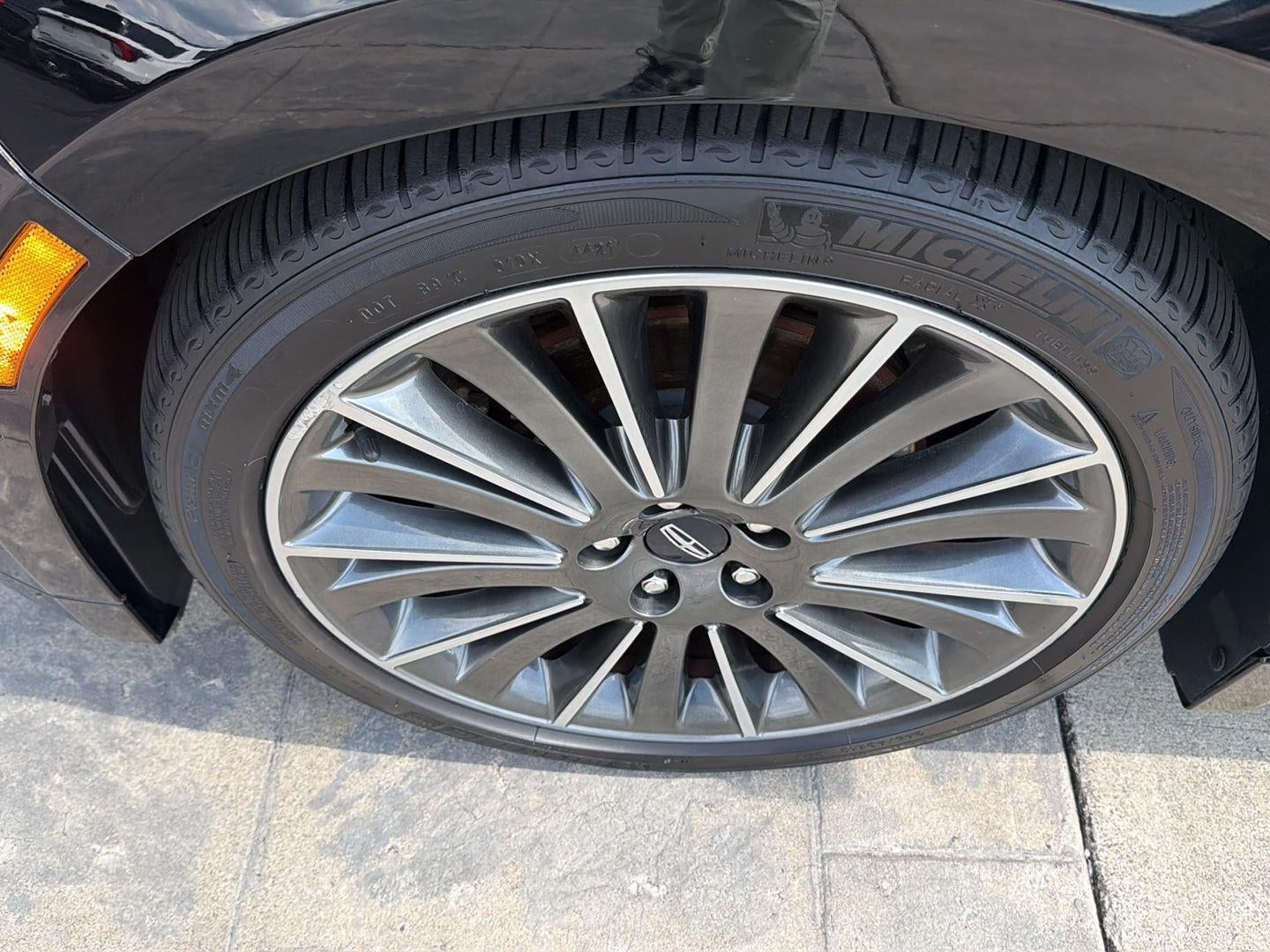 2016 Lincoln MKZ RESERVE SDN AWD