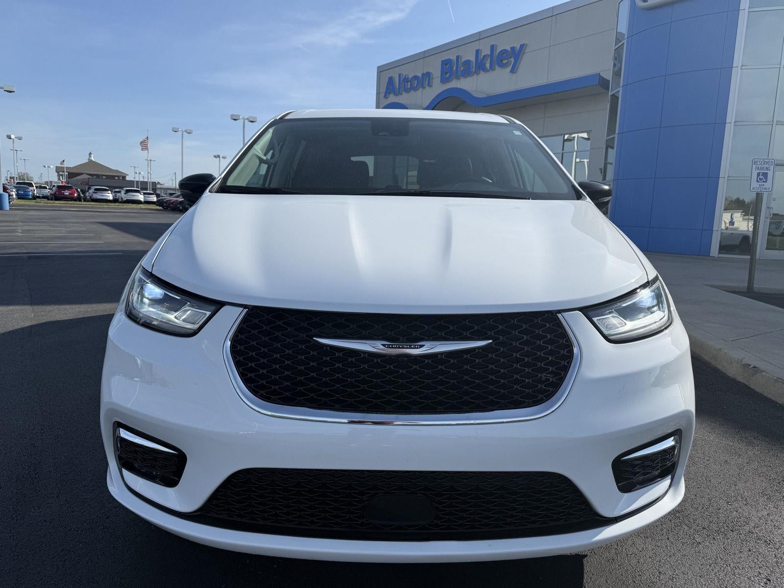 2024 Chrysler Pacifica Touring L