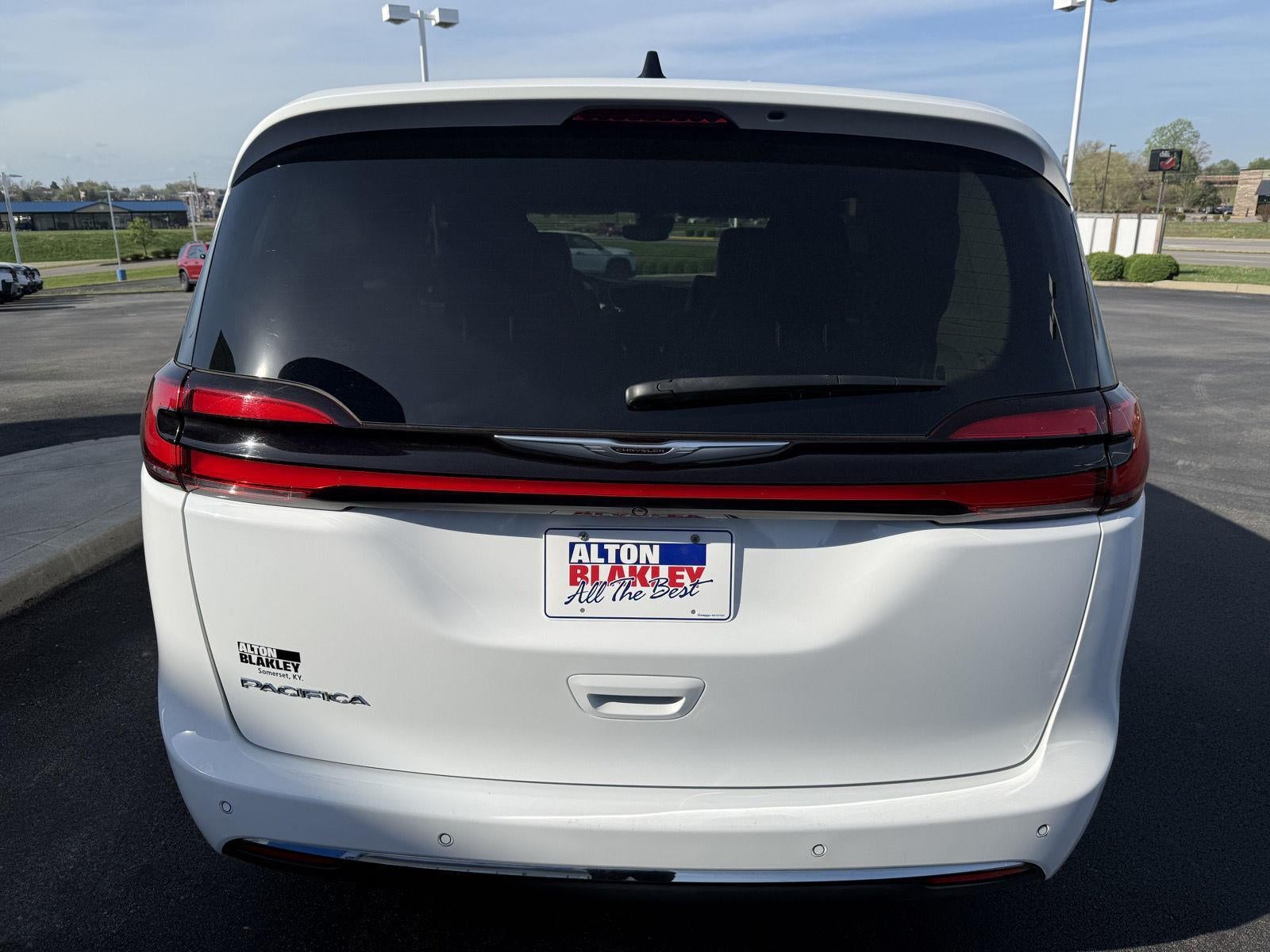 2024 Chrysler Pacifica Touring L