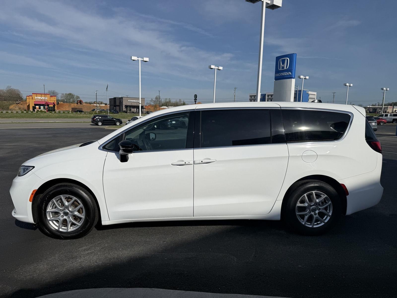 2024 Chrysler Pacifica Touring L