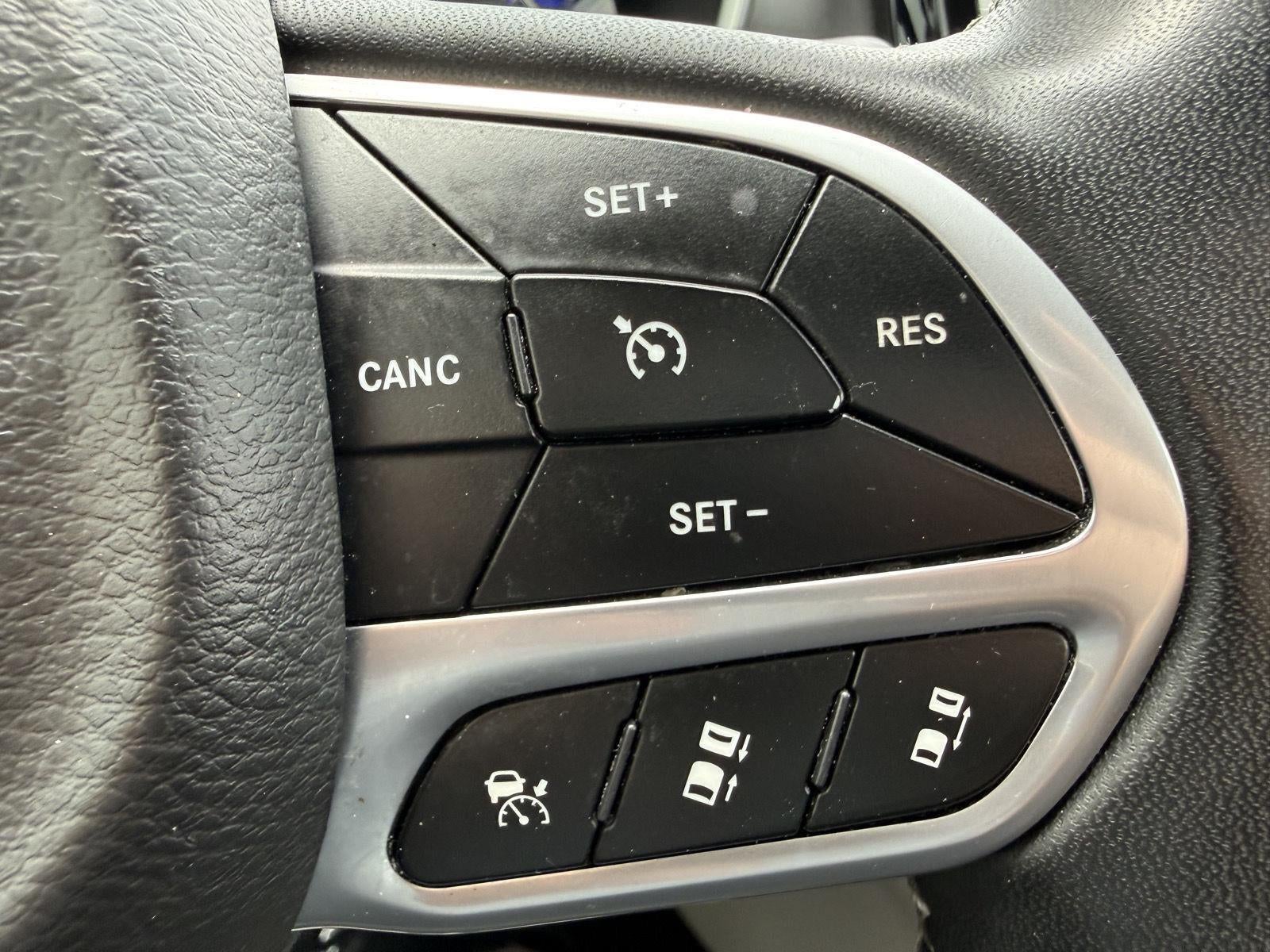 2023 Chrysler PACIFICA TOURING L FWD