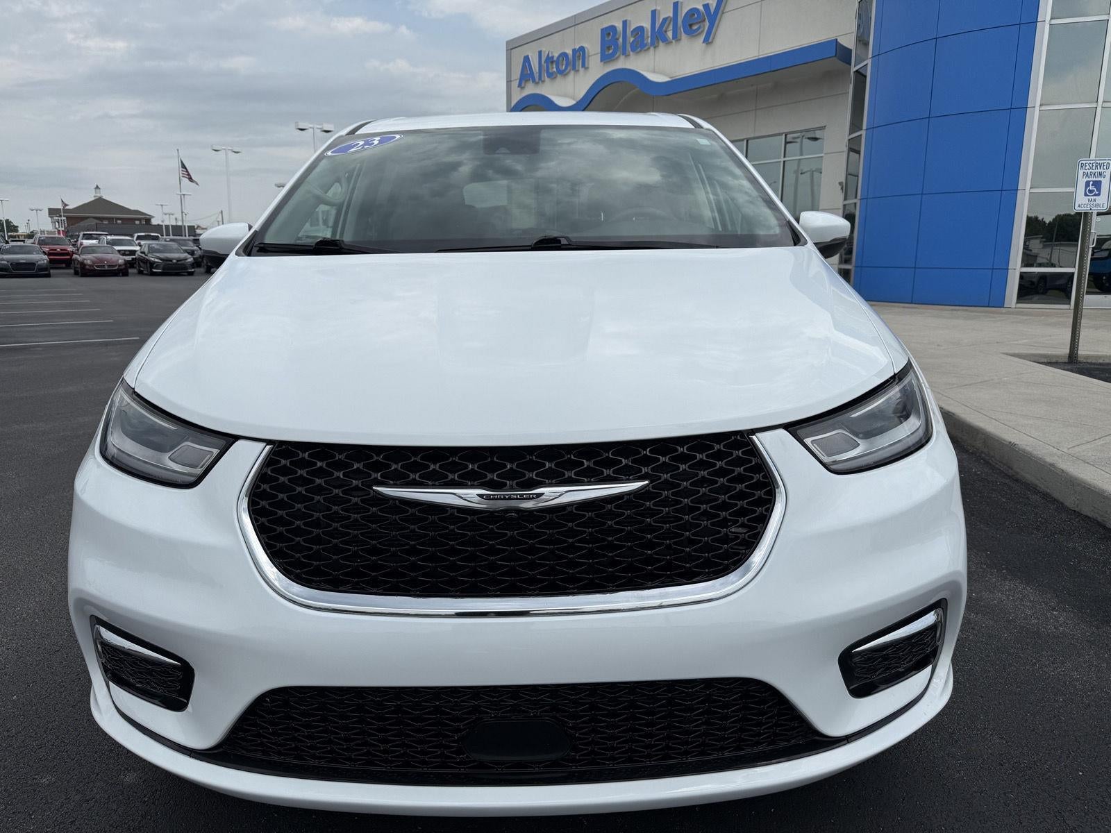 2023 Chrysler PACIFICA TOURING L FWD