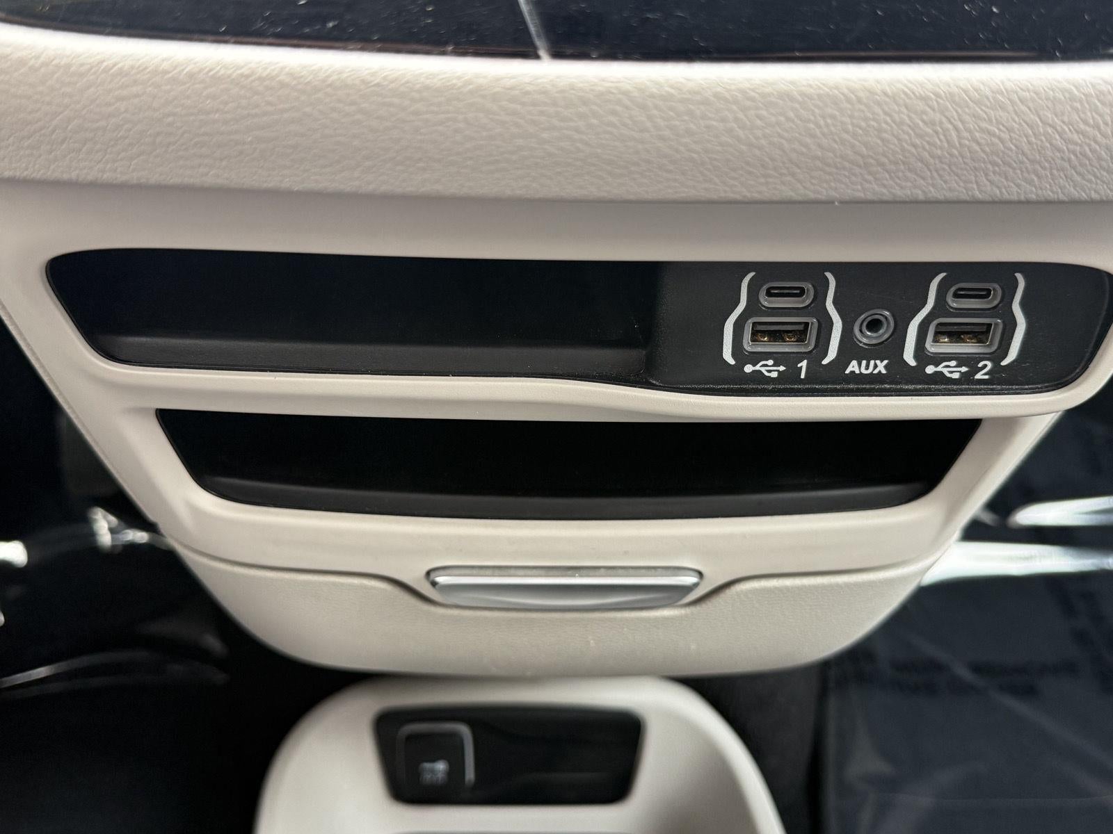 2023 Chrysler PACIFICA TOURING L FWD
