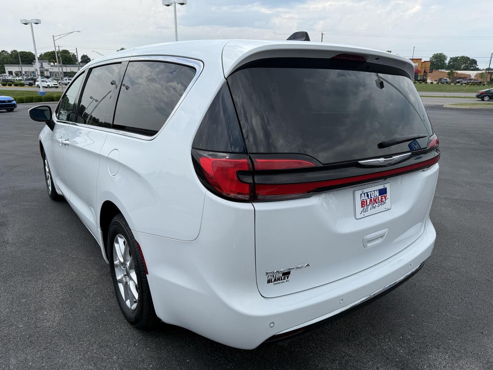 2023 Chrysler PACIFICA TOURING L FWD
