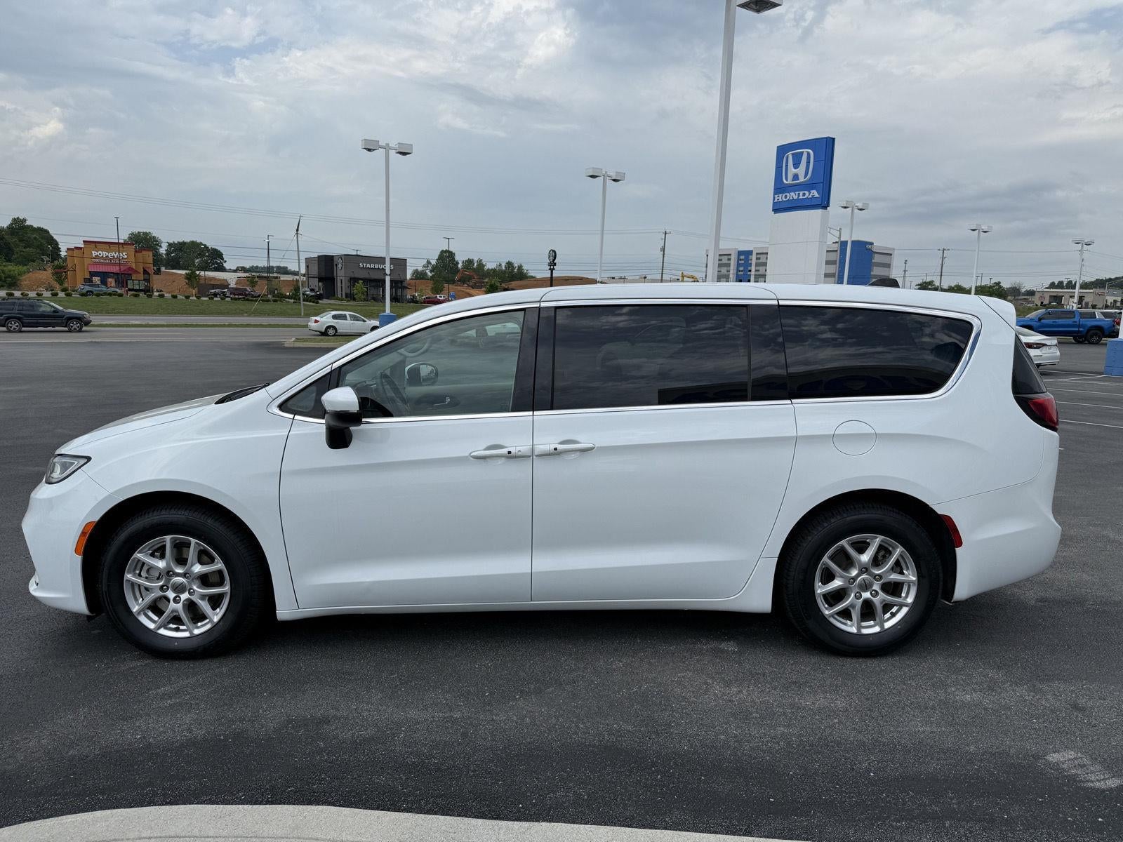 2023 Chrysler PACIFICA TOURING L FWD